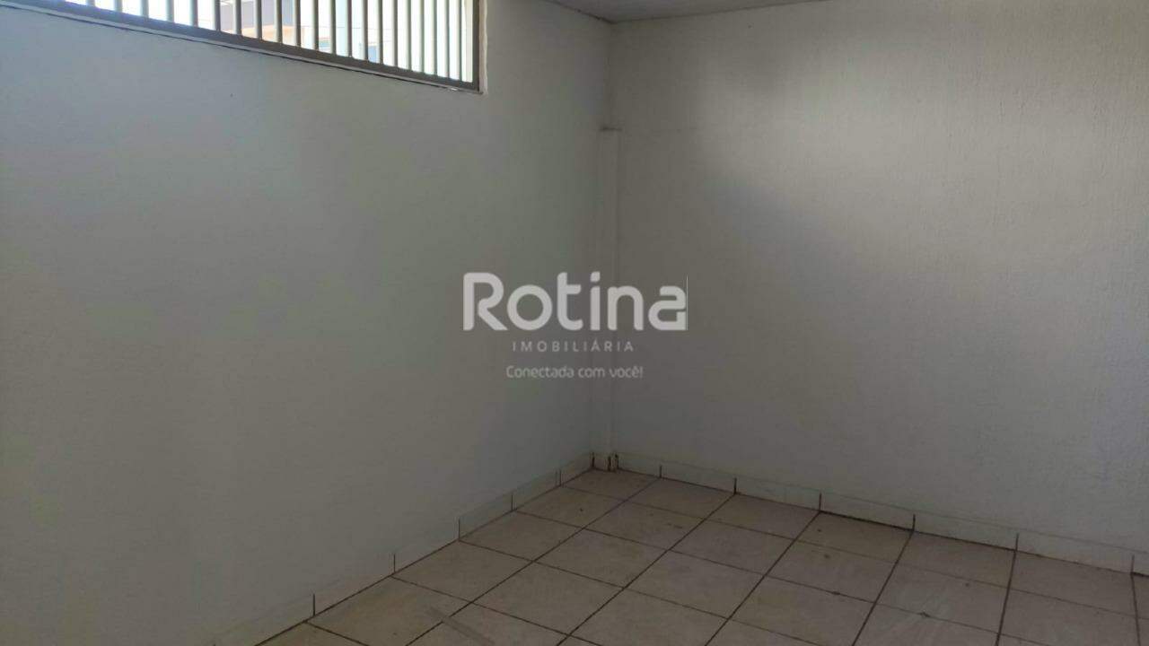 Casa para alugar, 3 quartos em Uberlândia no bairro Santa Mônica no valor de R$ 2.800,00 - Rotina Imobiliária: 