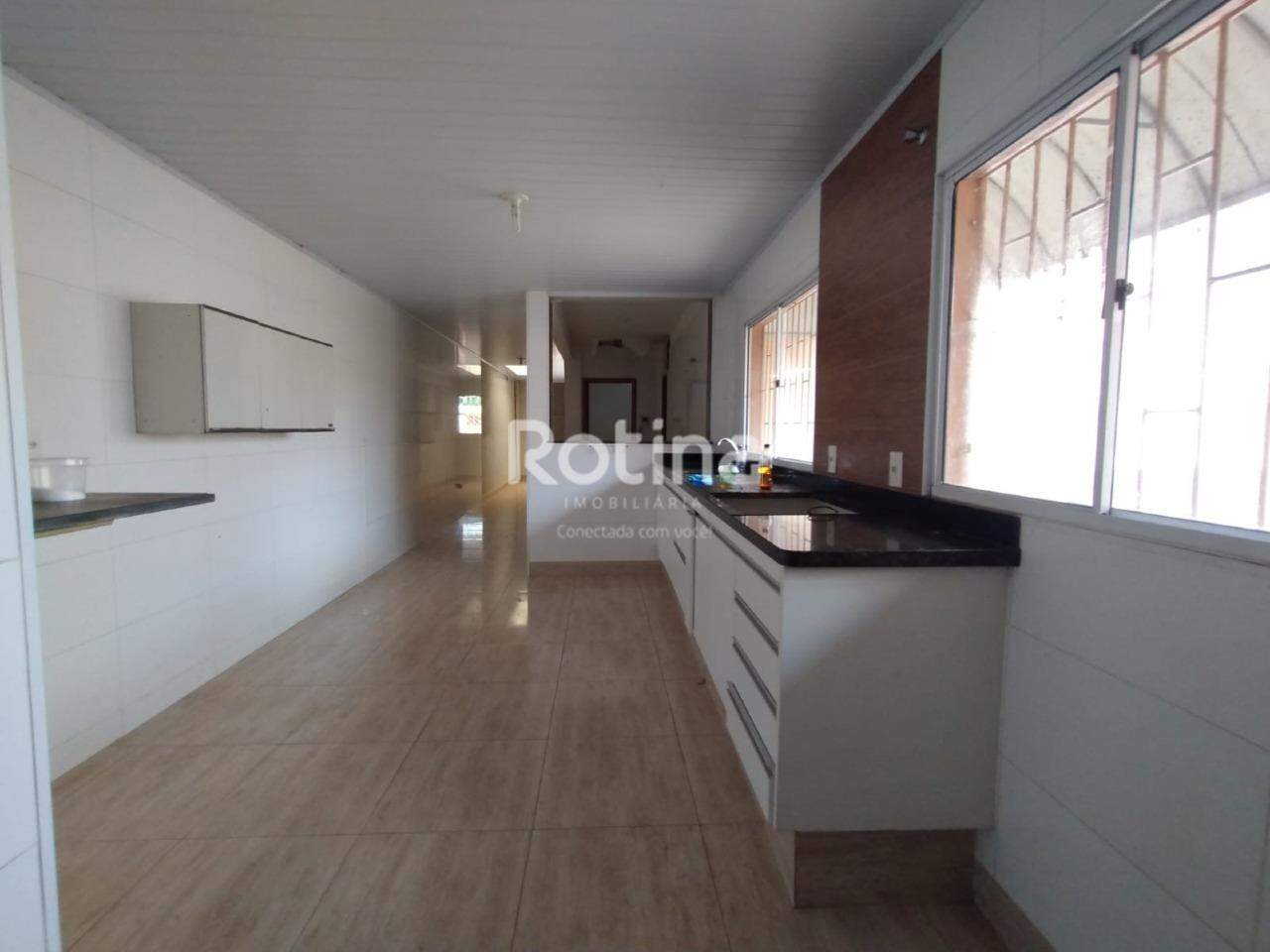 Casa para alugar, 3 quartos em Uberlândia no bairro Brasil no valor de R$ 2.500,00 - Rotina Imobiliária: 