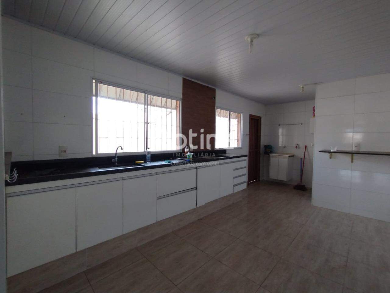 Casa para alugar, 3 quartos em Uberlândia no bairro Brasil no valor de R$ 2.500,00 - Rotina Imobiliária: 