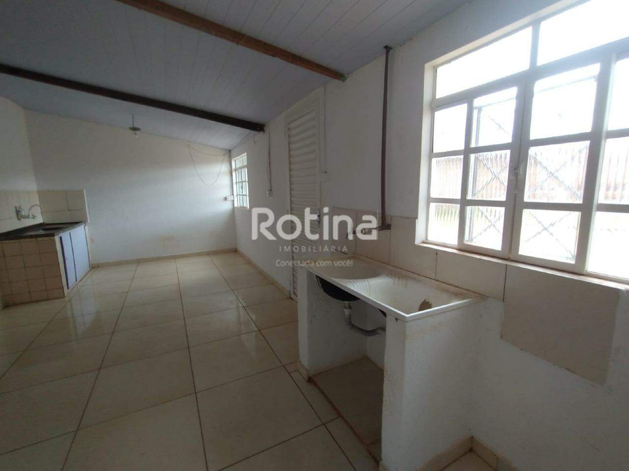 Casa para alugar, 3 quartos em Uberlândia no bairro Custódio Pereira no valor de R$ 2.000,00 - Rotina Imobiliária: 
