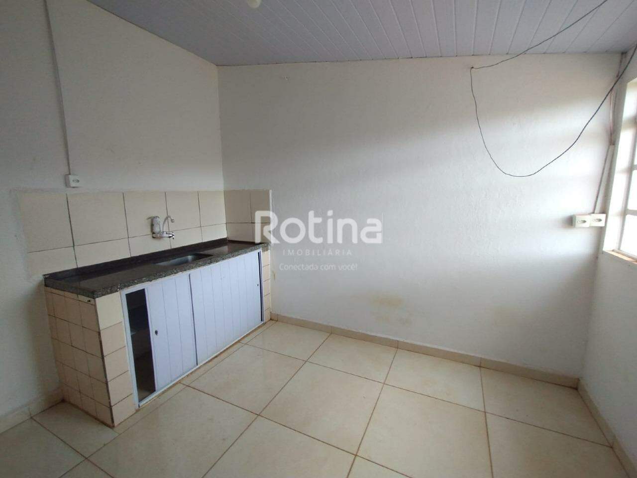 Casa para alugar, 3 quartos em Uberlândia no bairro Custódio Pereira no valor de R$ 2.000,00 - Rotina Imobiliária: 