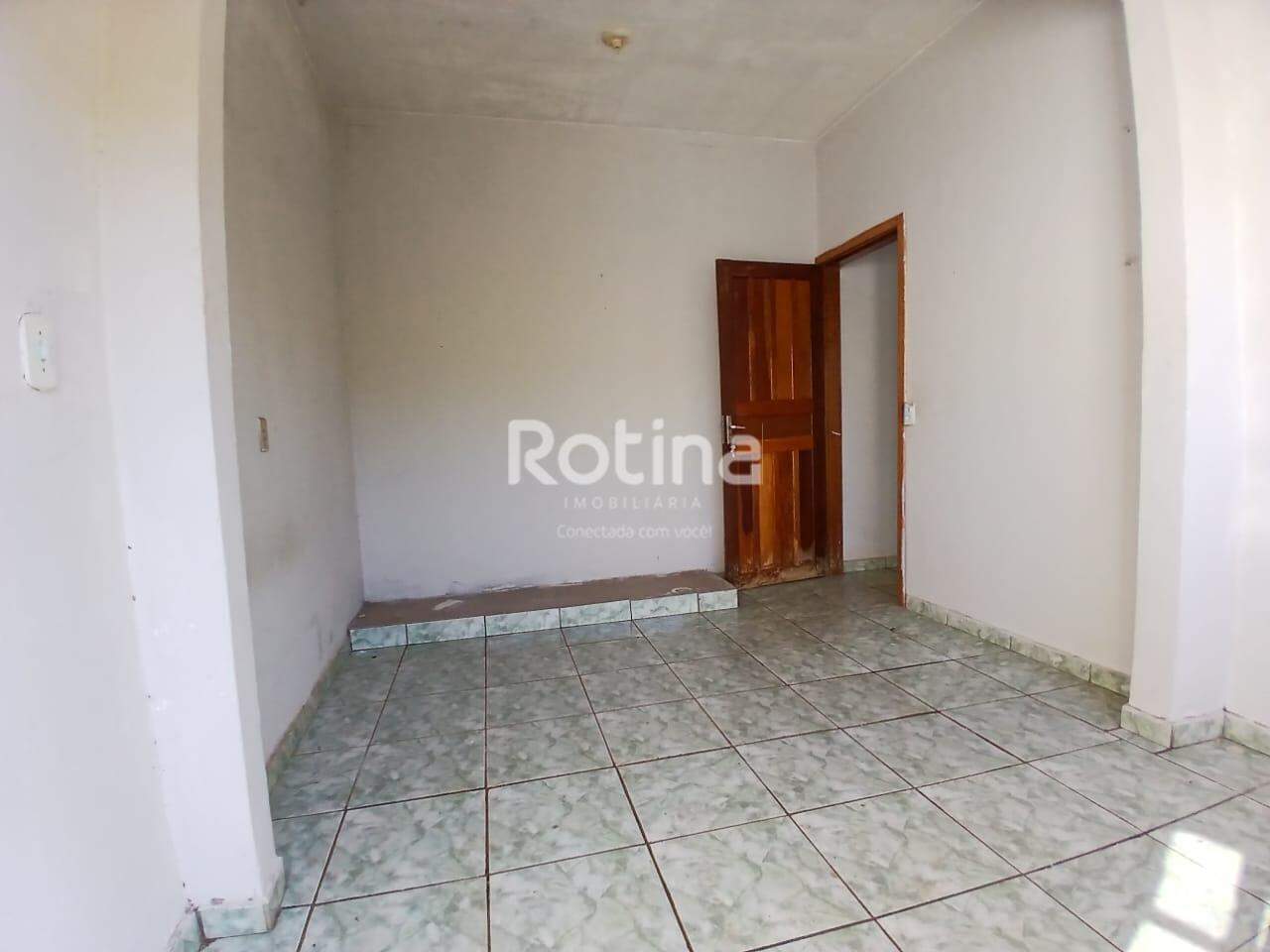 Casa para alugar, 3 quartos em Uberlândia no bairro Morumbi no valor de R$ 1.200,00 - Rotina Imobiliária: 