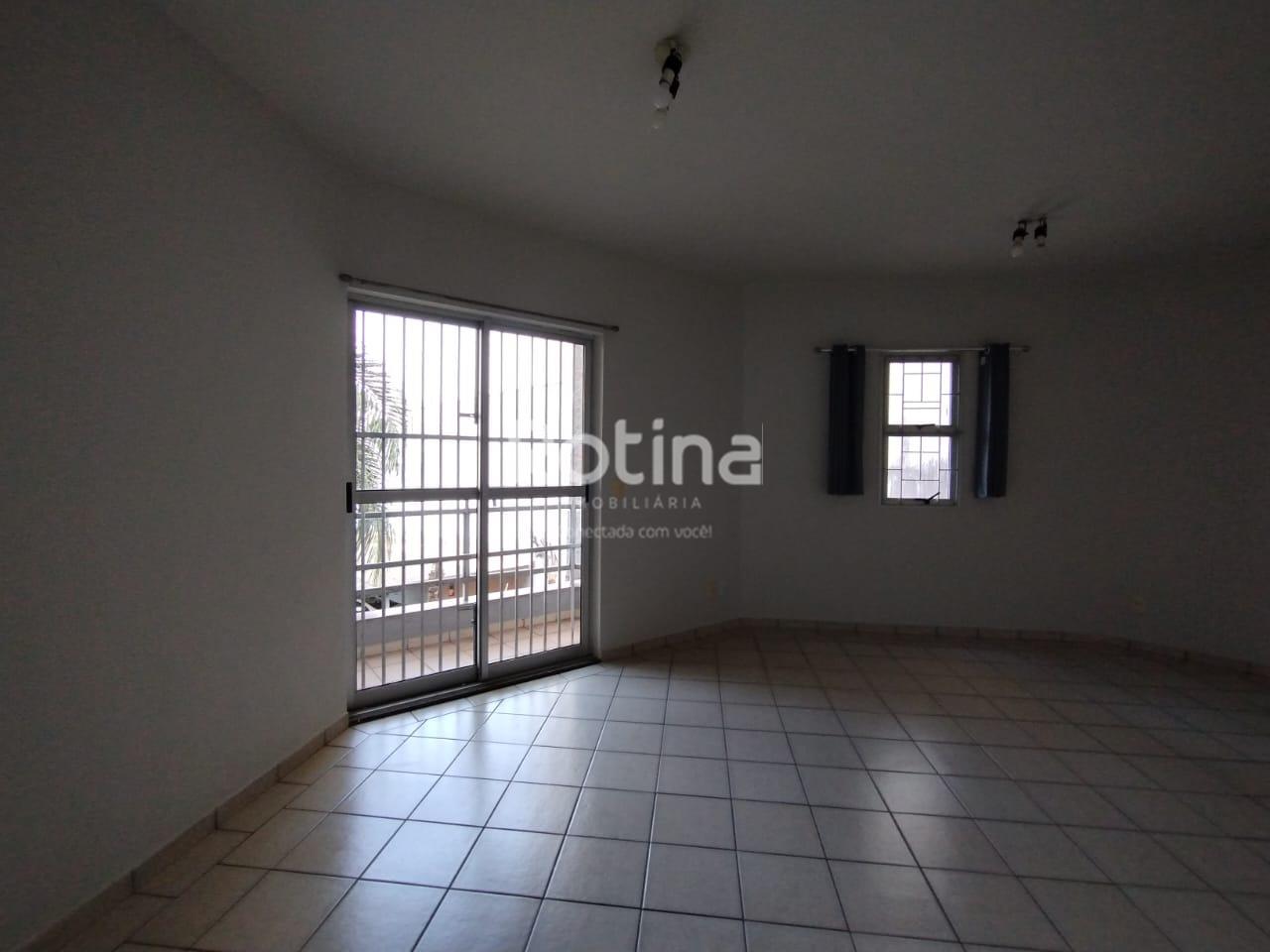 Apartamento para alugar, 3 quartos em Uberlândia no bairro Morada da Colina no valor de R$ 2.000,00 - Rotina Imobiliária: 