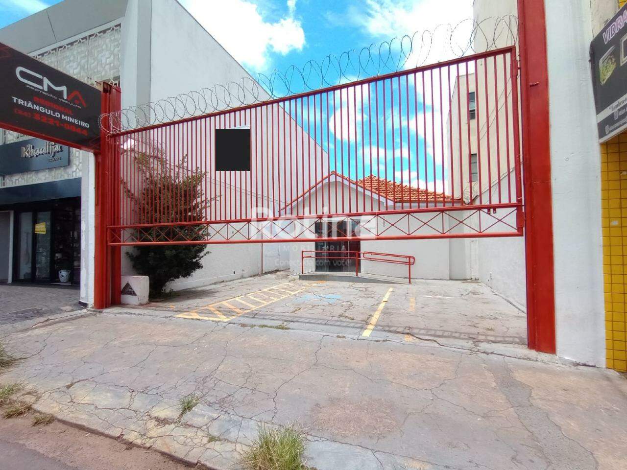 Casa Comercial para alugar, em Uberlândia no bairro Centro no valor de R$ 4.000,00 - Rotina Imobiliária: 