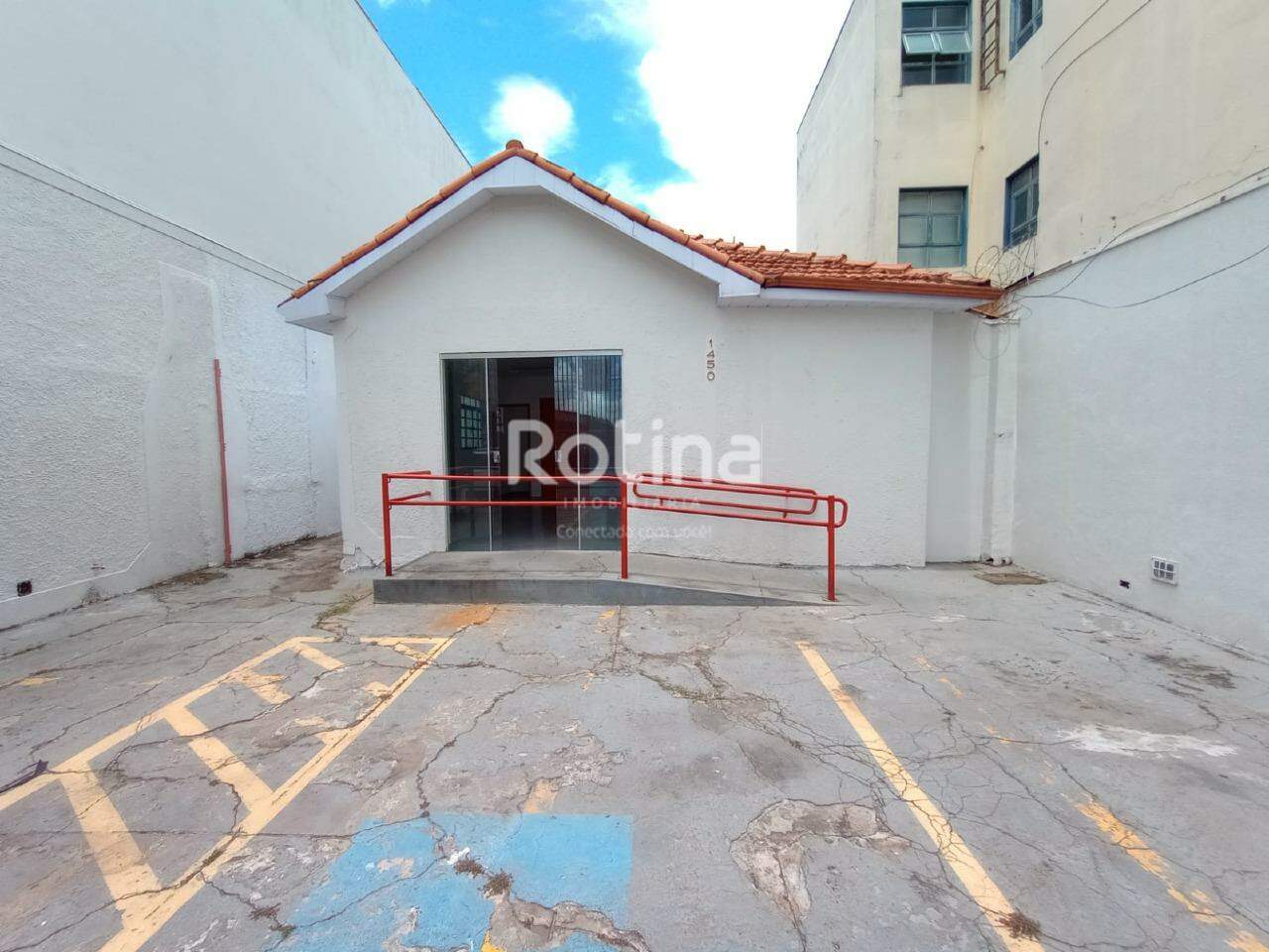 Casa Comercial para alugar, em Uberlândia no bairro Centro no valor de R$ 4.000,00 - Rotina Imobiliária: 