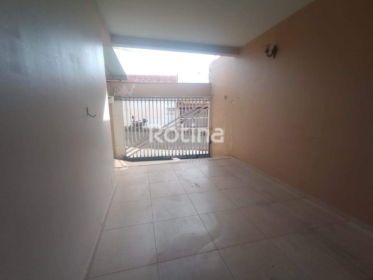 Casa para alugar, 4 quartos em Uberlândia no bairro Bom Jesus no valor de R$ 3.200,00 - Rotina Imobiliária: 