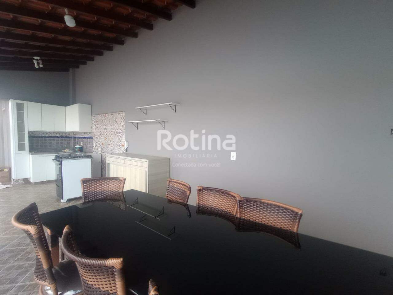 Casa para alugar, 4 quartos em Uberlândia no bairro Bom Jesus no valor de R$ 3.200,00 - Rotina Imobiliária: 