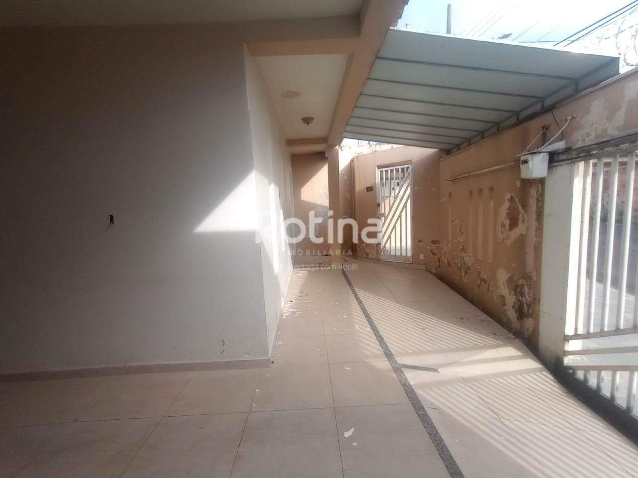Casa para alugar, 4 quartos em Uberlândia no bairro Bom Jesus no valor de R$ 3.200,00 - Rotina Imobiliária: 