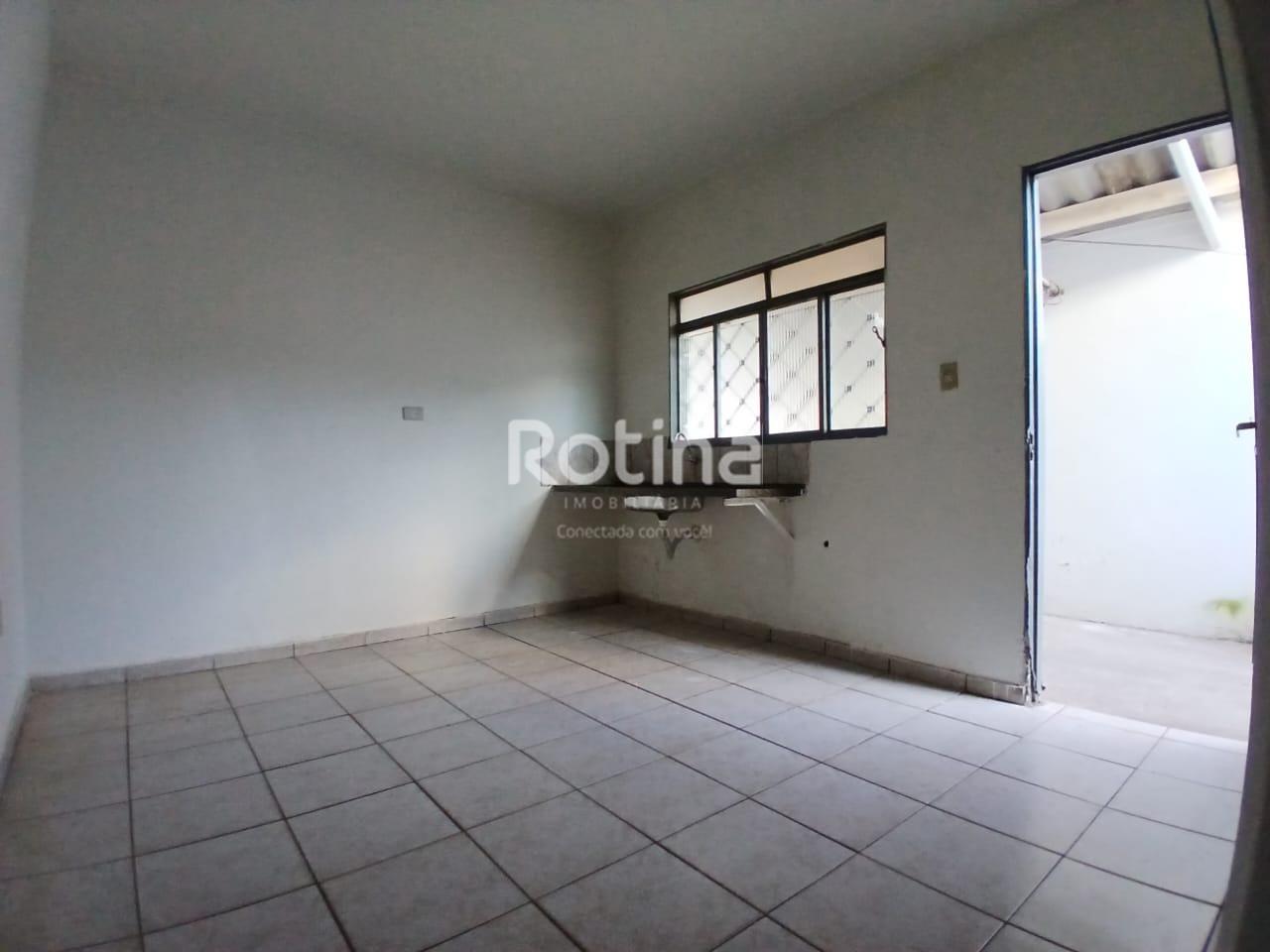 Casa para alugar, 2 quartos em Uberlândia no bairro Segismundo Pereira no valor de R$ 1.200,00 - Rotina Imobiliária: 