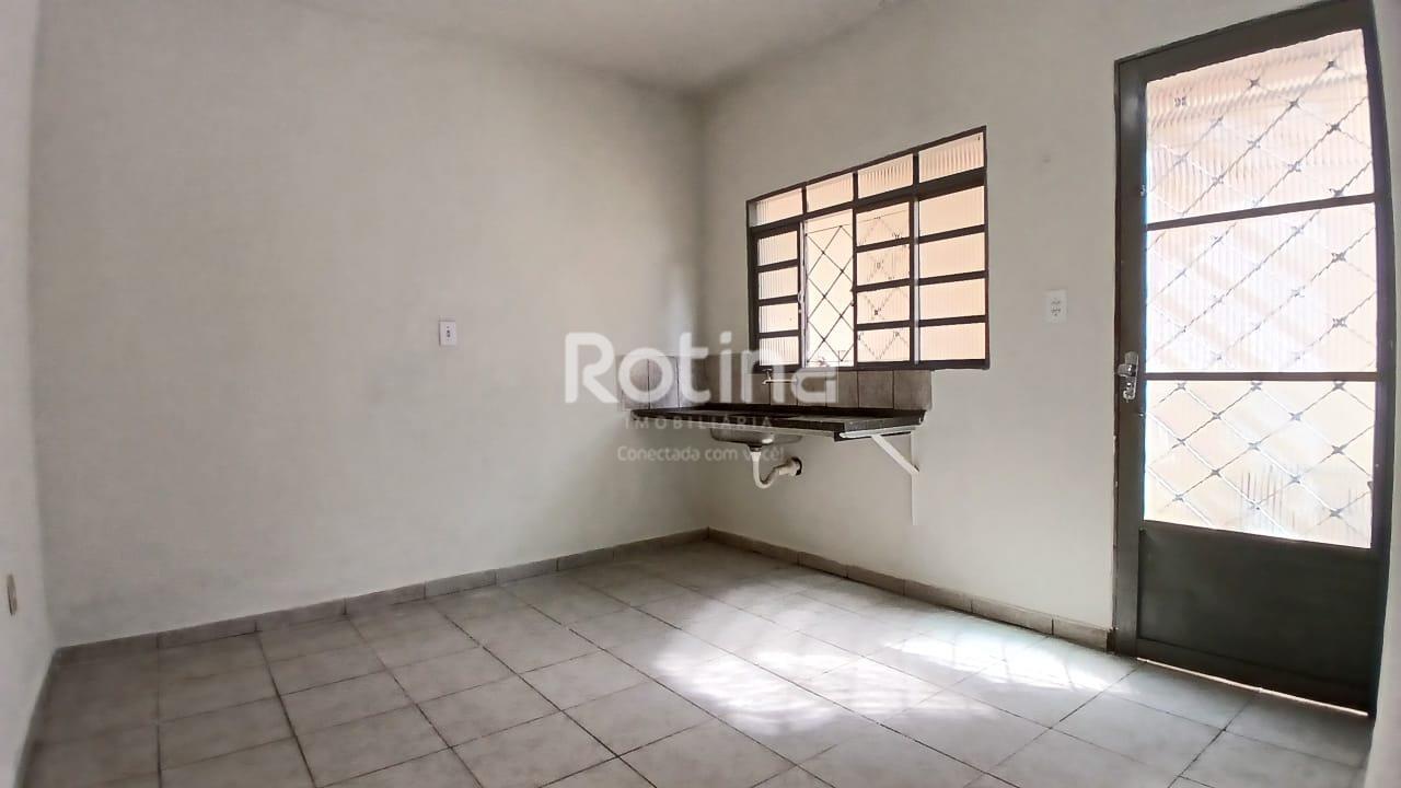 Casa para alugar, 2 quartos em Uberlândia no bairro Segismundo Pereira no valor de R$ 1.200,00 - Rotina Imobiliária: 