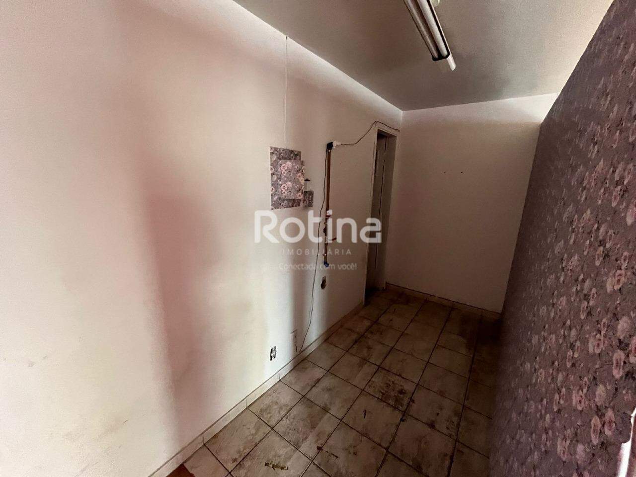 Sala para alugar, em Uberlândia no bairro Centro no valor de R$ 800,00 - Rotina Imobiliária: 