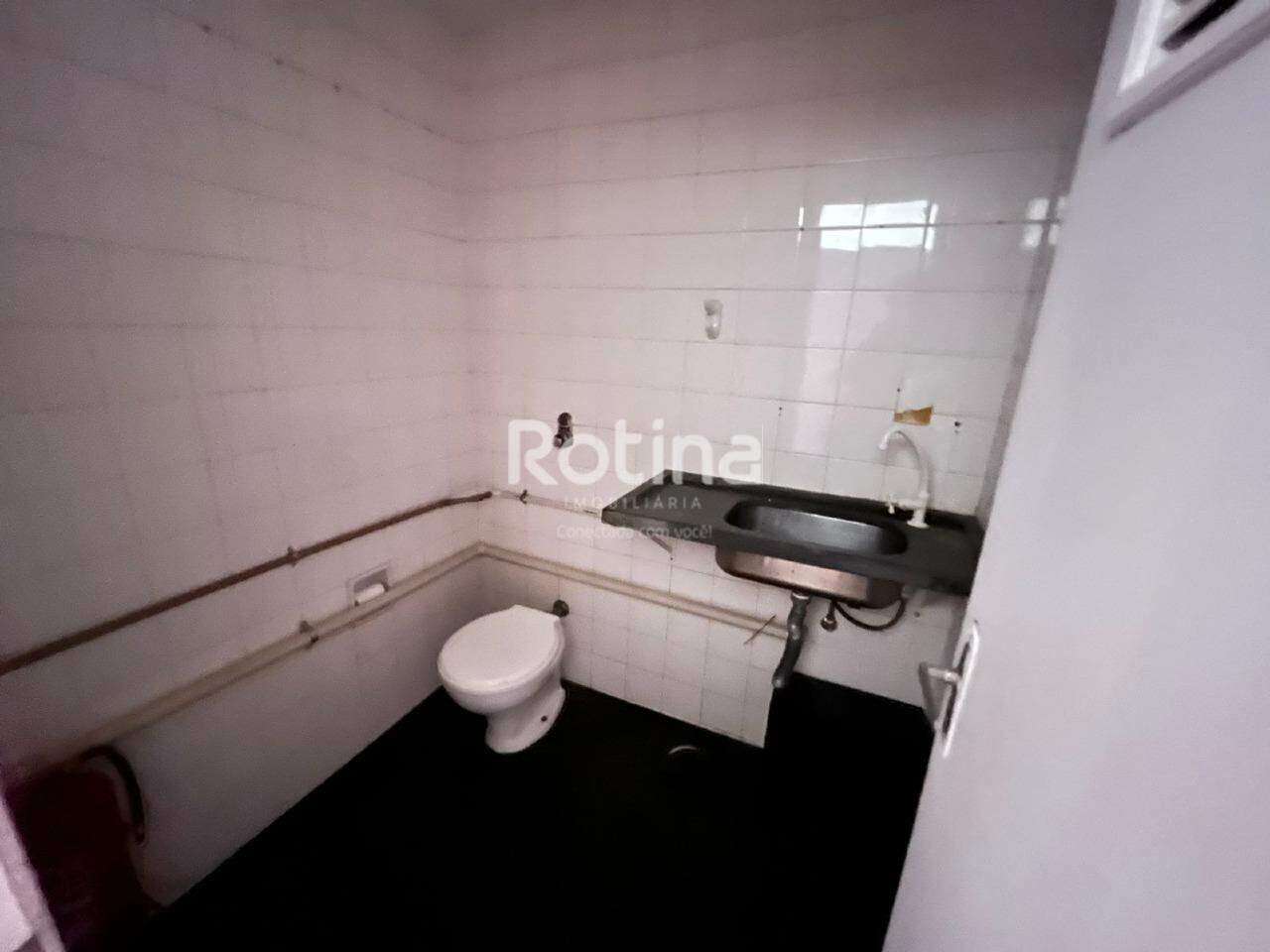 Sala para alugar, em Uberlândia no bairro Centro no valor de R$ 800,00 - Rotina Imobiliária: 