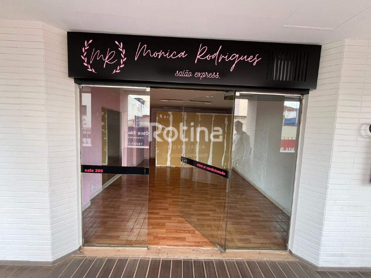 Sala para alugar, em Uberlândia no bairro Centro no valor de R$ 800,00 - Rotina Imobiliária: 