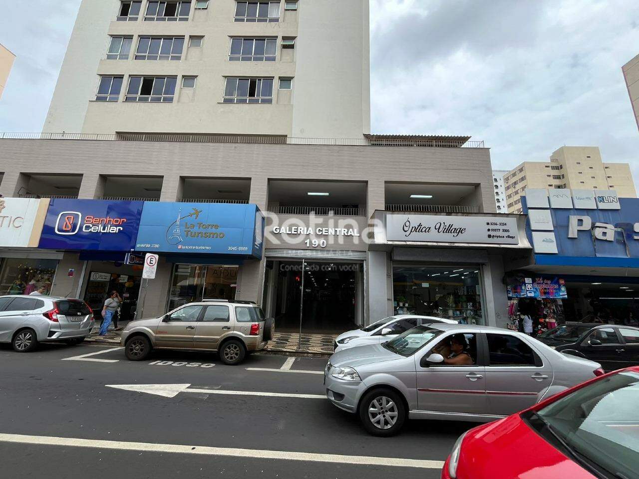 Sala para alugar, em Uberlândia no bairro Centro no valor de R$ 800,00 - Rotina Imobiliária: 