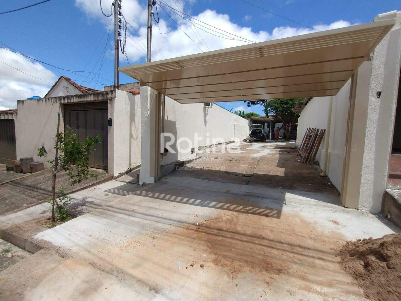 Casa para alugar, 3 quartos em Uberlândia no bairro Presidente Roosevelt no valor de R$ 1.400,00 - Rotina Imobiliária: 