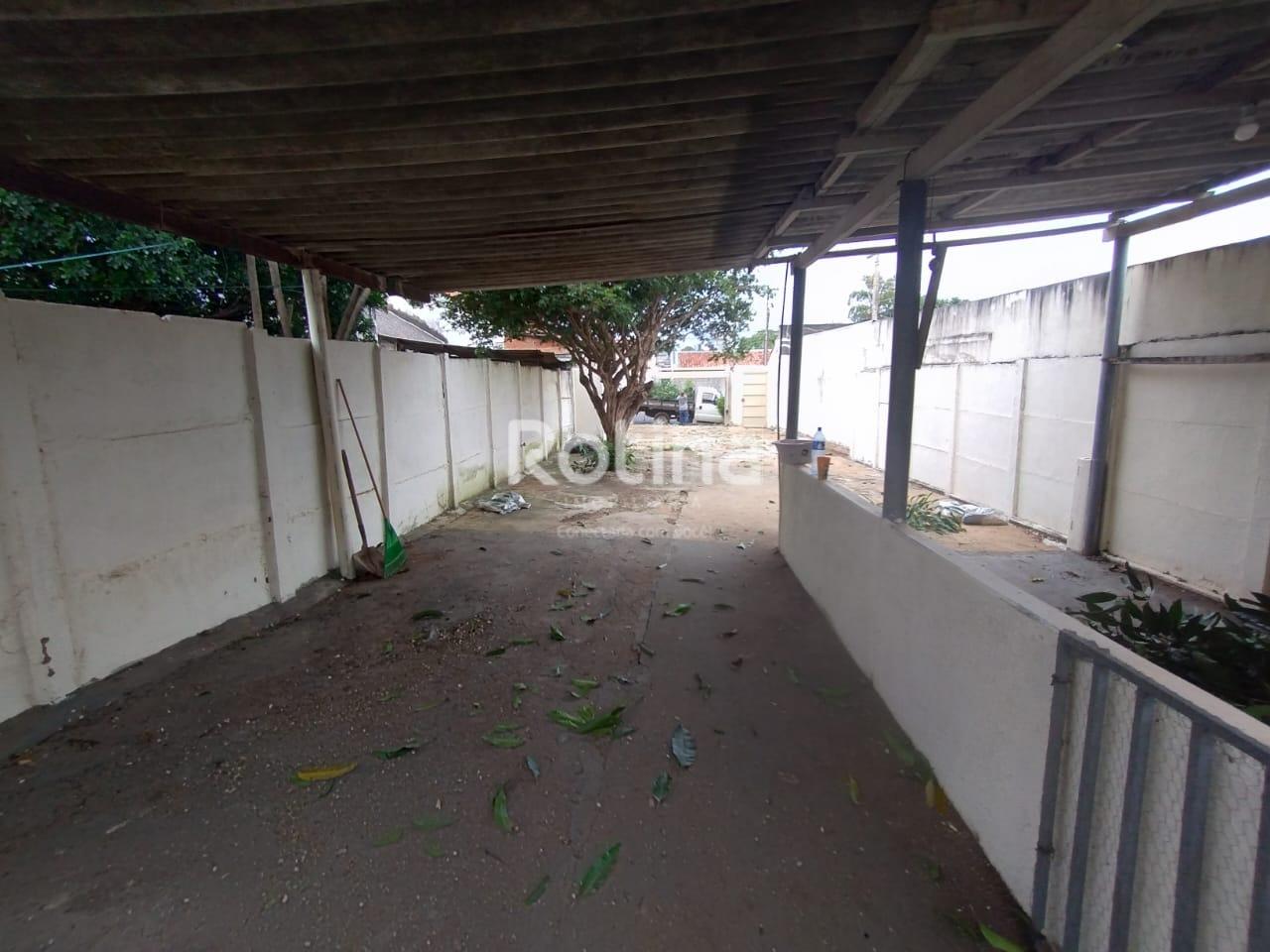 Casa para alugar, 3 quartos em Uberlândia no bairro Presidente Roosevelt no valor de R$ 1.400,00 - Rotina Imobiliária: 