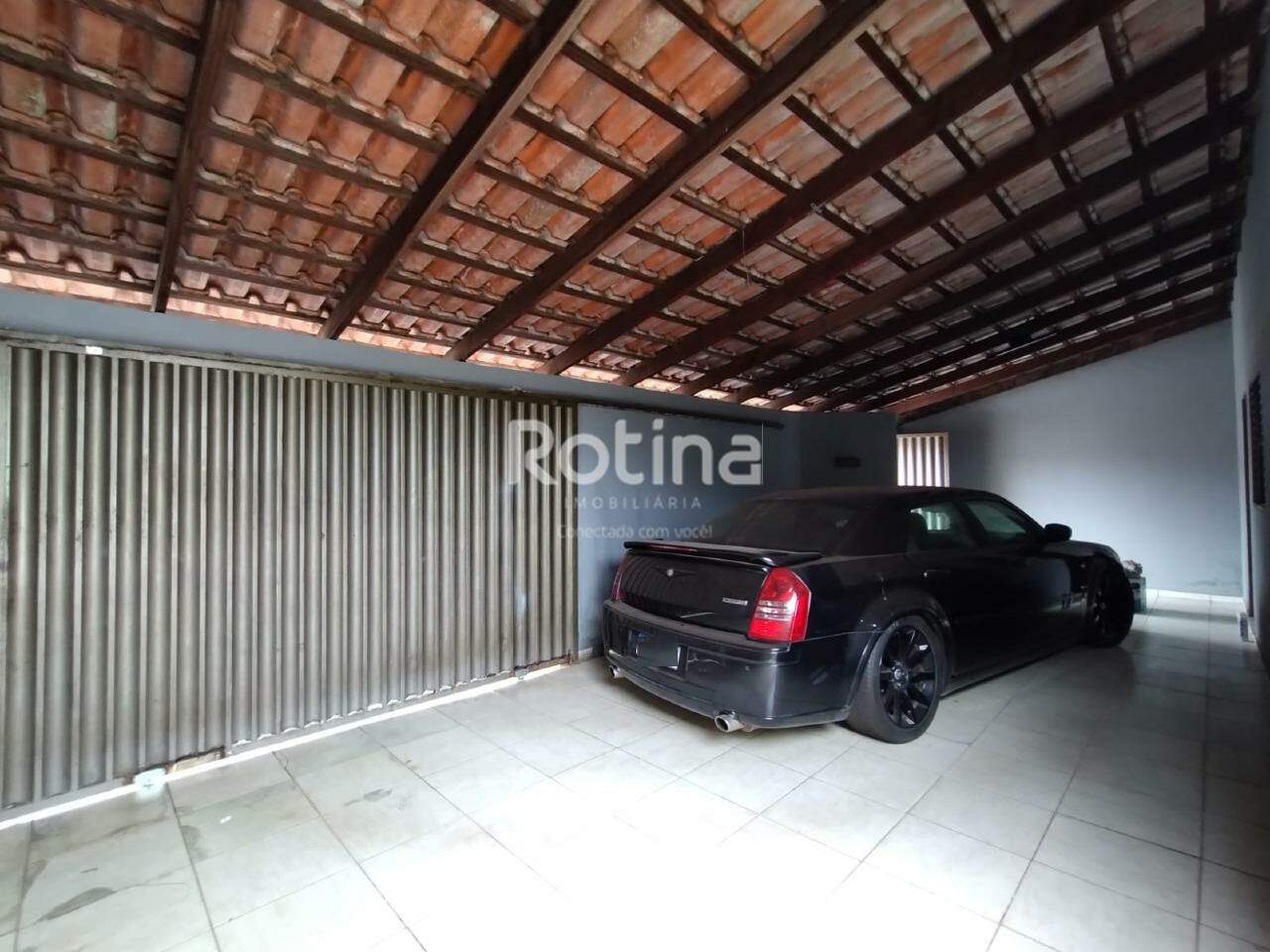 Casa para alugar, 3 quartos em Uberlândia no bairro Jardim das Palmeiras no valor de R$ 2.200,00 - Rotina Imobiliária: 