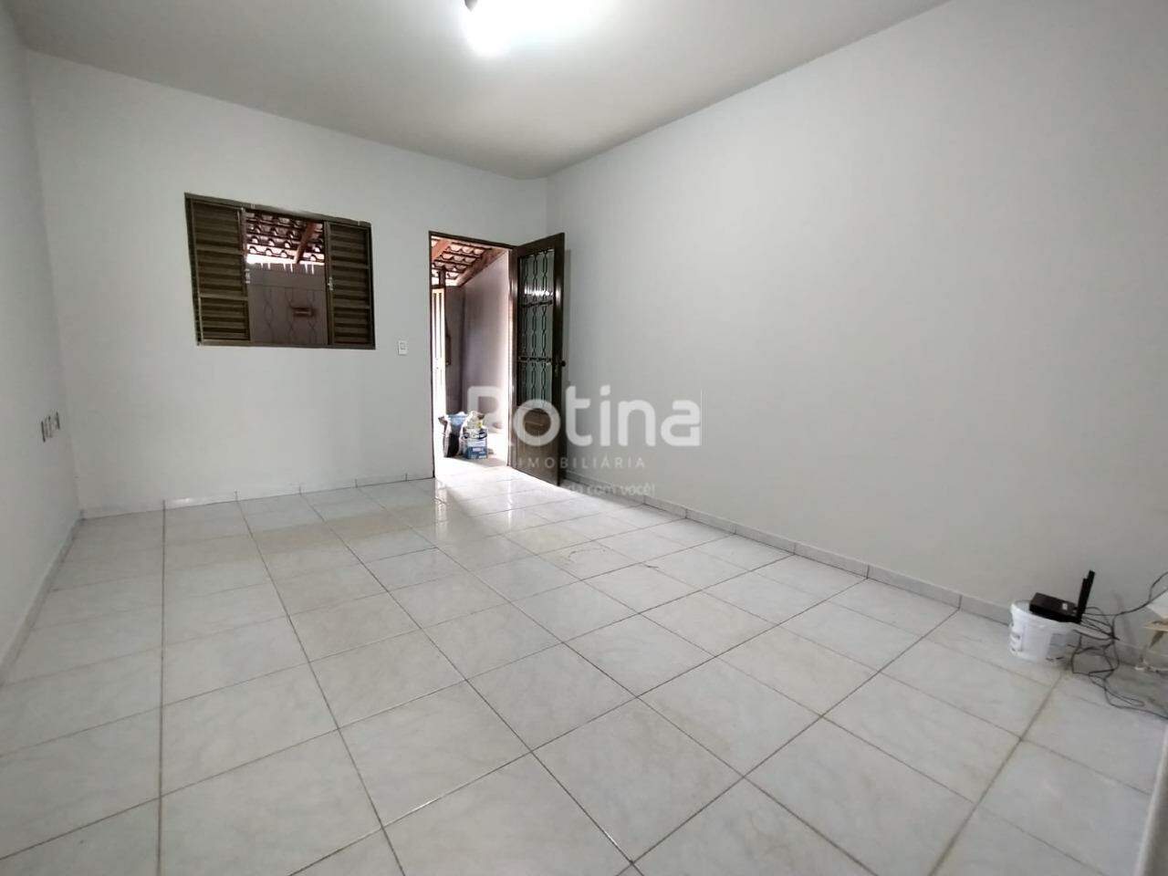 Casa para alugar, 3 quartos em Uberlândia no bairro Jardim das Palmeiras no valor de R$ 2.200,00 - Rotina Imobiliária: 