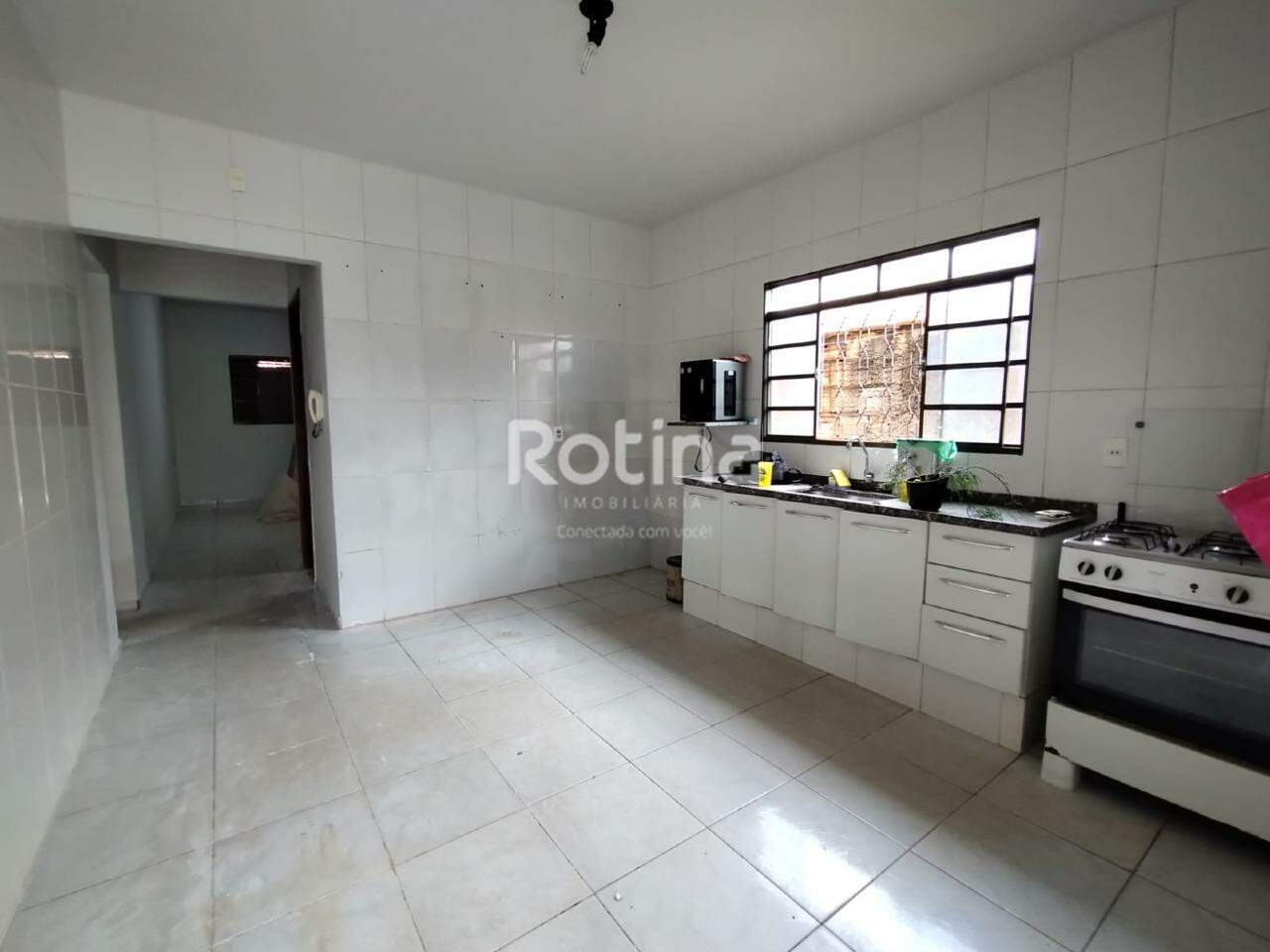 Casa para alugar, 3 quartos em Uberlândia no bairro Jardim das Palmeiras no valor de R$ 2.200,00 - Rotina Imobiliária: 