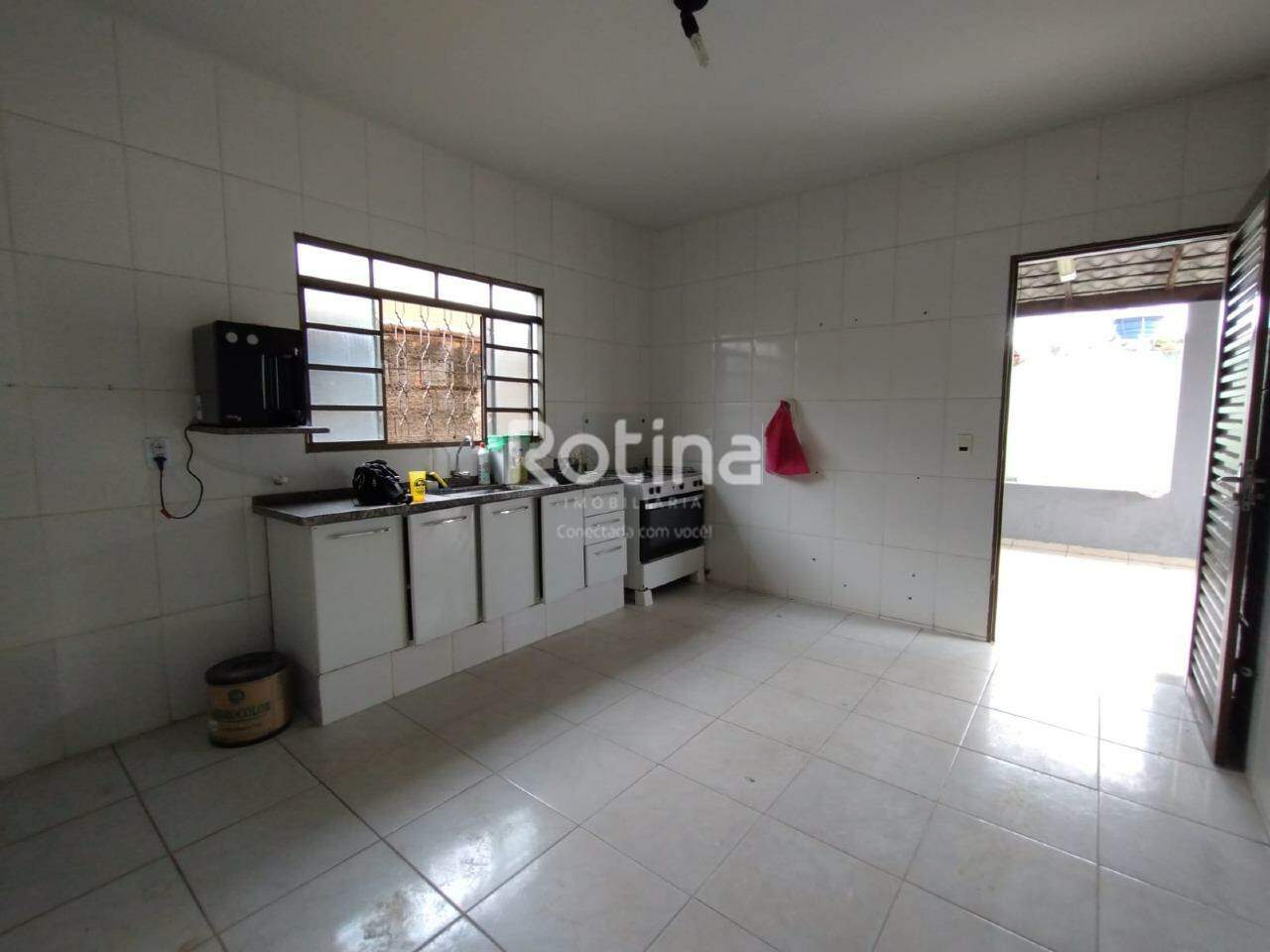 Casa para alugar, 3 quartos em Uberlândia no bairro Jardim das Palmeiras no valor de R$ 2.200,00 - Rotina Imobiliária: 