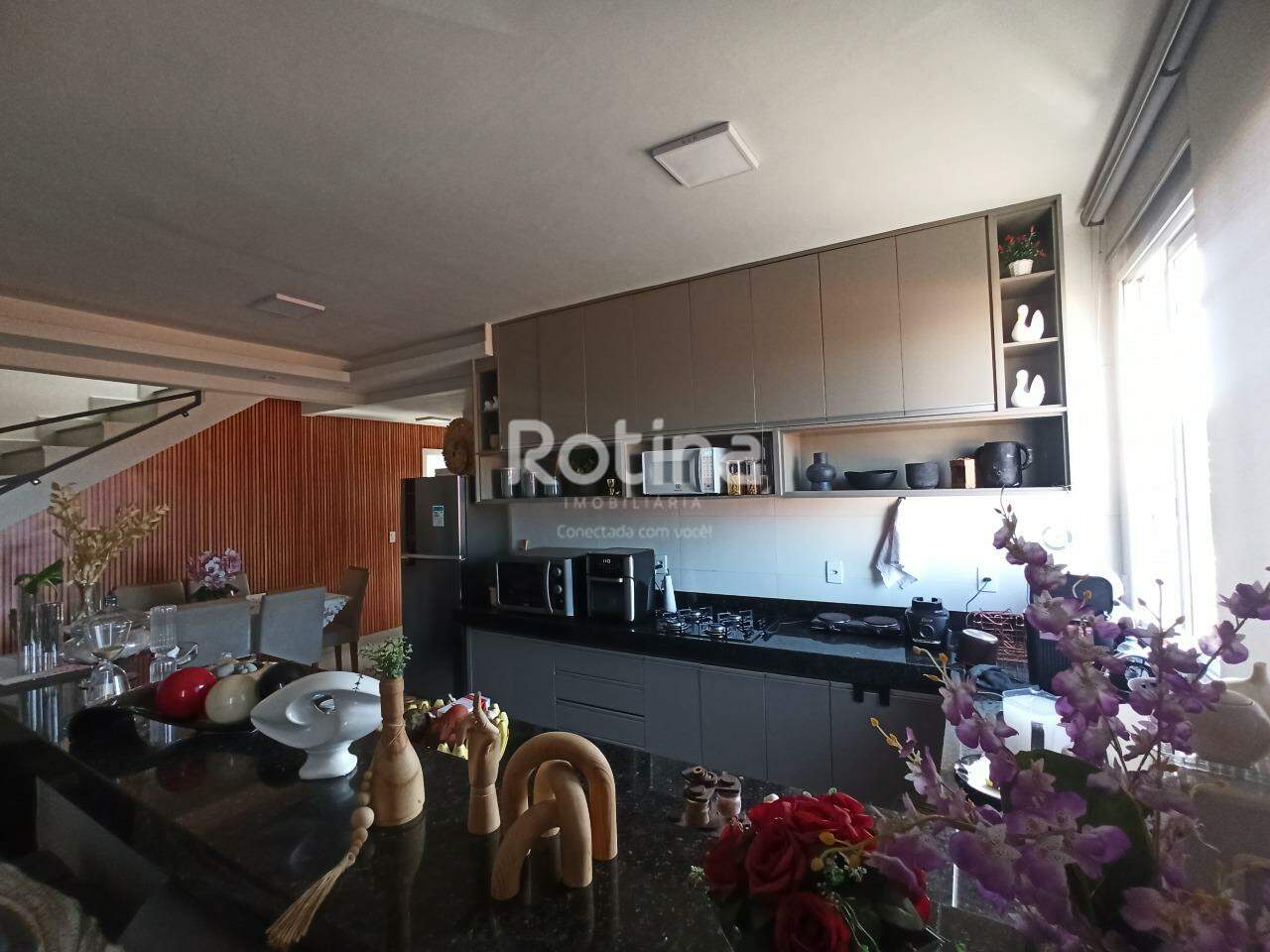 Apartamento para alugar, 2 quartos em Uberlândia no bairro Segismundo Pereira no valor de R$ 3.800,00 - Rotina Imobiliária: 