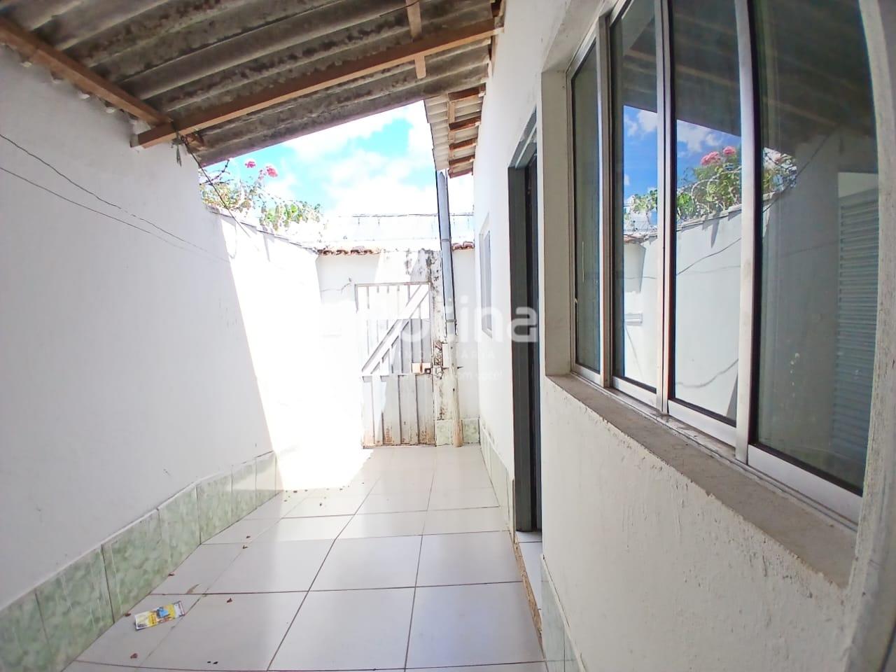 Casa para alugar, 2 quartos em Uberlândia no bairro Morumbi no valor de R$ 750,00 - Rotina Imobiliária: 