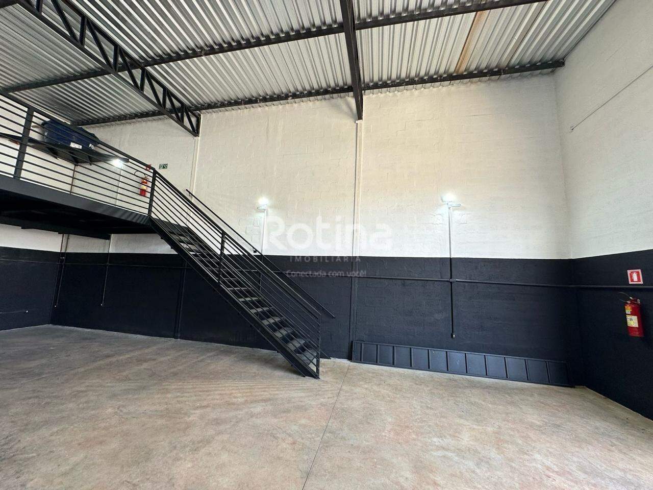 Galpão para alugar, em Uberlândia no bairro Pampulha no valor de R$ 4.500,00 - Rotina Imobiliária: 
