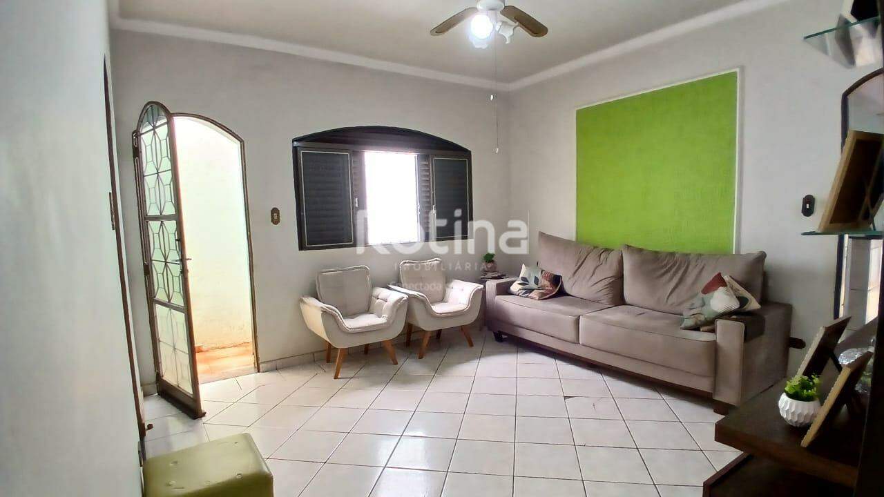 Casa à venda, 3 quartos em Uberlândia no bairro Nossa Senhora Aparecida no valor de R$ 830.000,00 - Rotina Imobiliária: 
