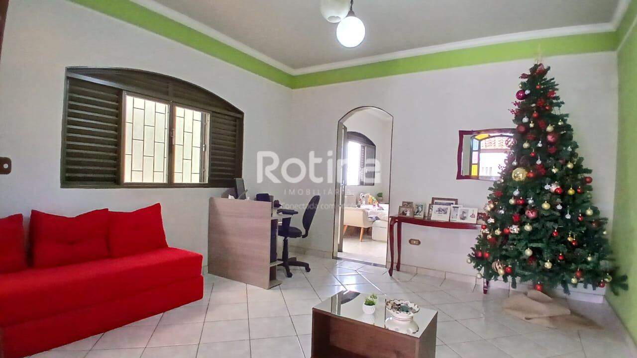 Casa à venda, 3 quartos em Uberlândia no bairro Nossa Senhora Aparecida no valor de R$ 830.000,00 - Rotina Imobiliária: 