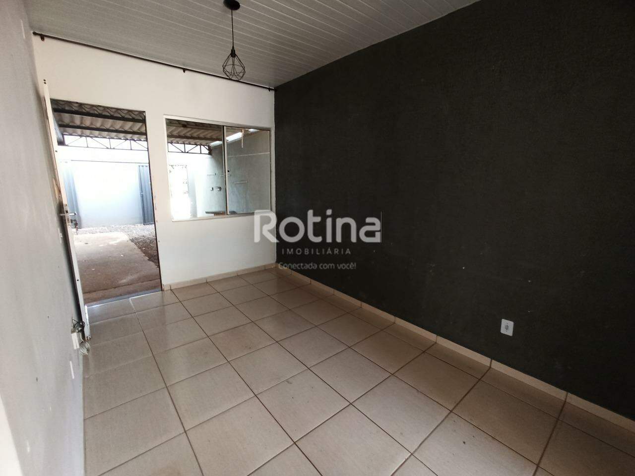 Casa para alugar, 3 quartos em Uberlândia no bairro Loteamento Residencial Pequis no valor de R$ 1.300,00 - Rotina Imobiliária: 
