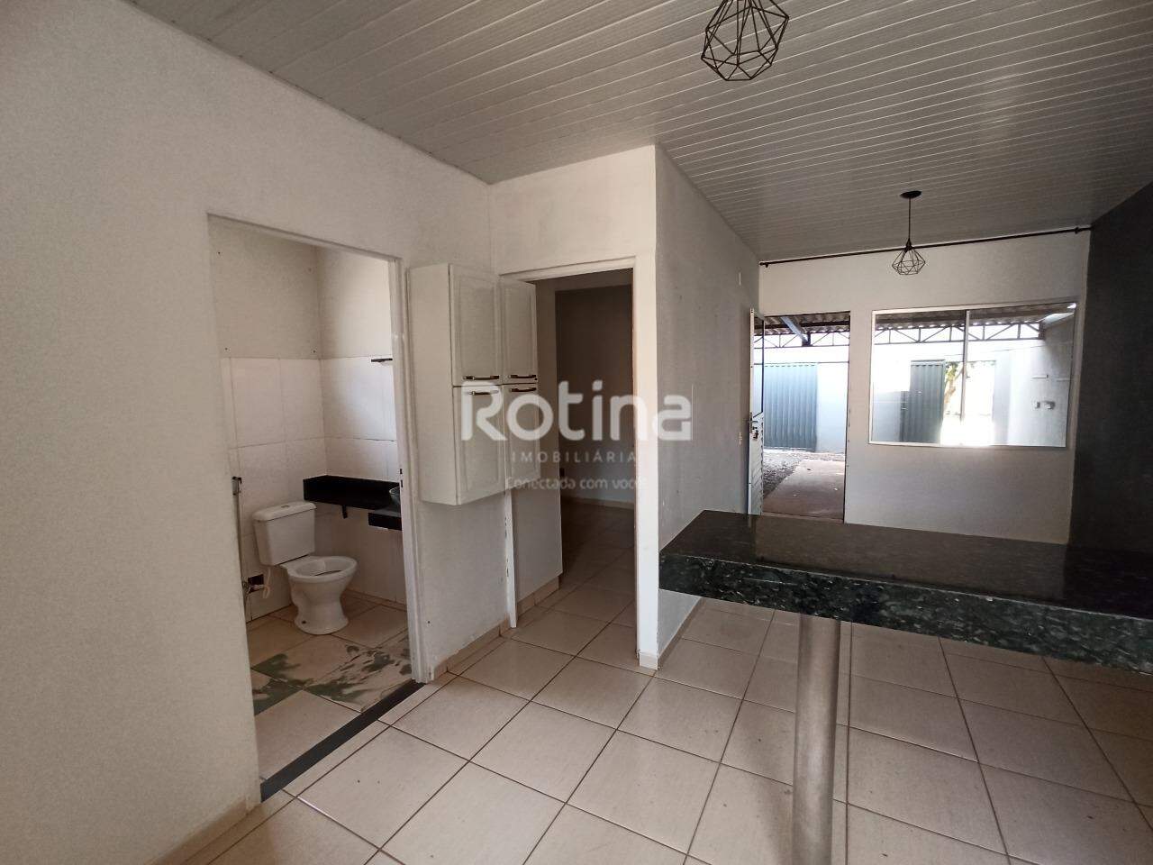 Casa para alugar, 3 quartos em Uberlândia no bairro Loteamento Residencial Pequis no valor de R$ 1.300,00 - Rotina Imobiliária: 
