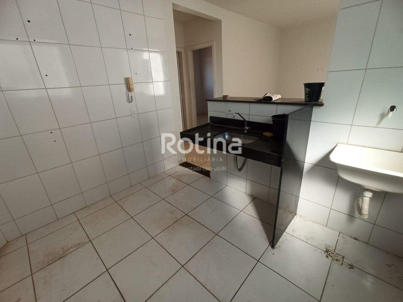 Apartamento para alugar, 2 quartos em Uberlândia no bairro Chacaras Tubalina e Quartel no valor de R$ 800,00 - Rotina Imobiliária: 