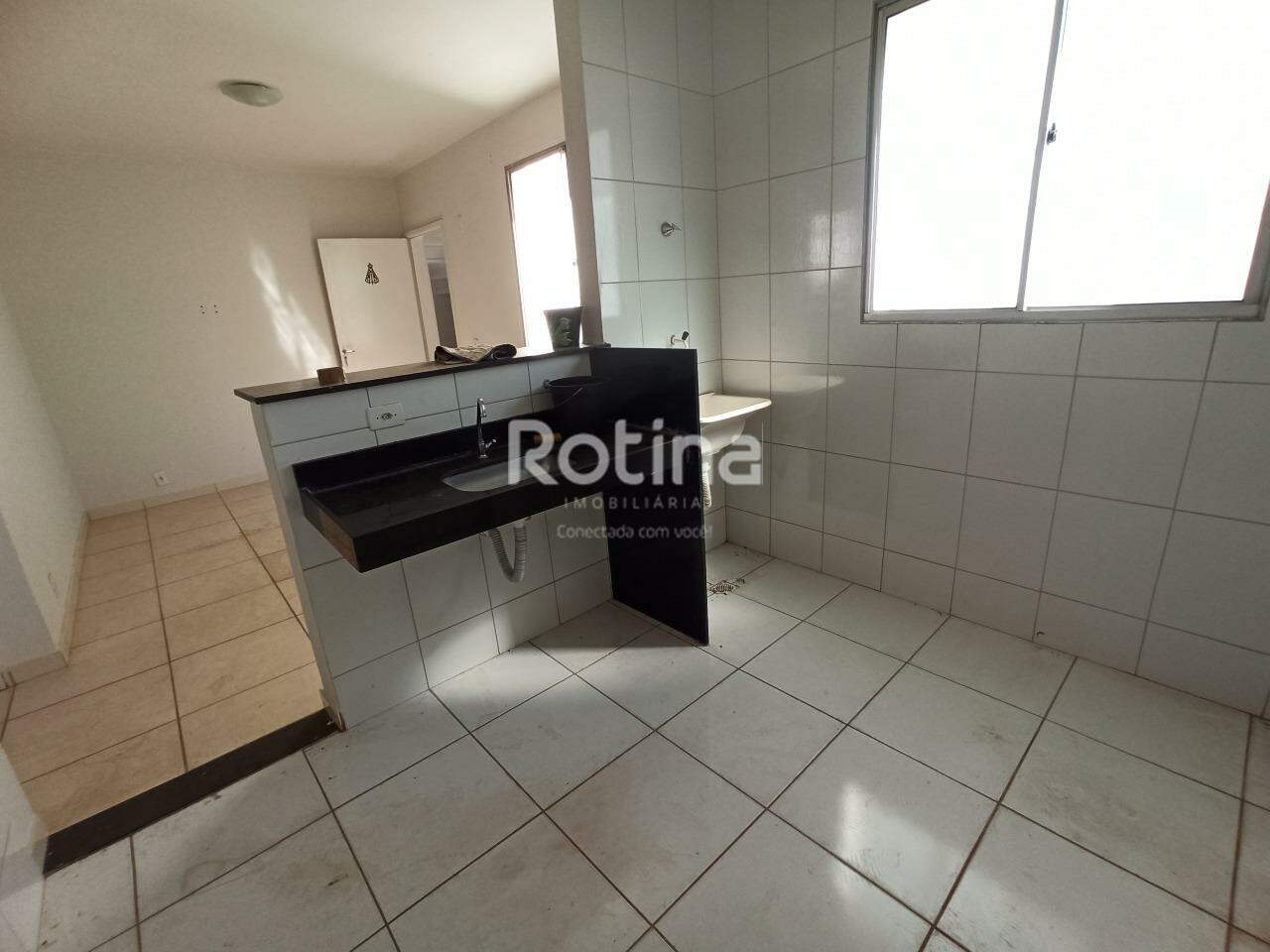 Apartamento para alugar, 2 quartos em Uberlândia no bairro Chacaras Tubalina e Quartel no valor de R$ 800,00 - Rotina Imobiliária: 