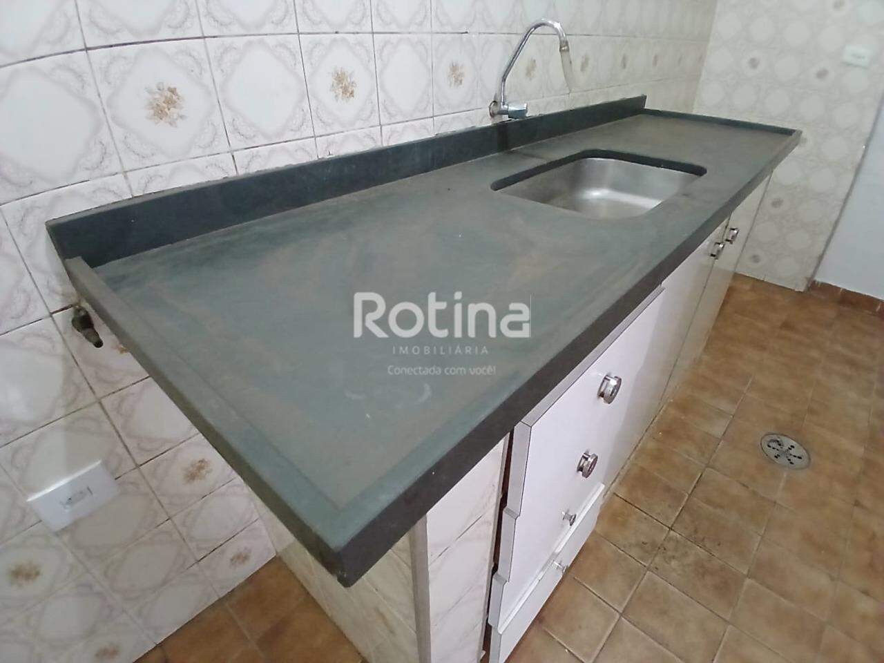 Casa para alugar, 2 quartos em Uberlândia no bairro Cruzeiro do Sul no valor de R$ 1.000,00 - Rotina Imobiliária: 