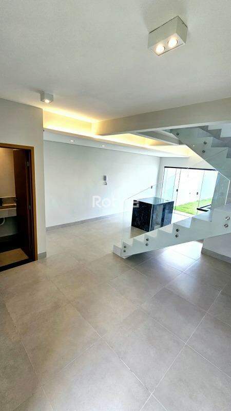 Casa para alugar, 2 quartos em Uberlândia no bairro Shopping Park no valor de R$ 3.000,00 - Rotina Imobiliária: 