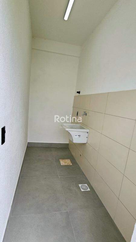 Casa para alugar, 2 quartos em Uberlândia no bairro Shopping Park no valor de R$ 3.000,00 - Rotina Imobiliária: 