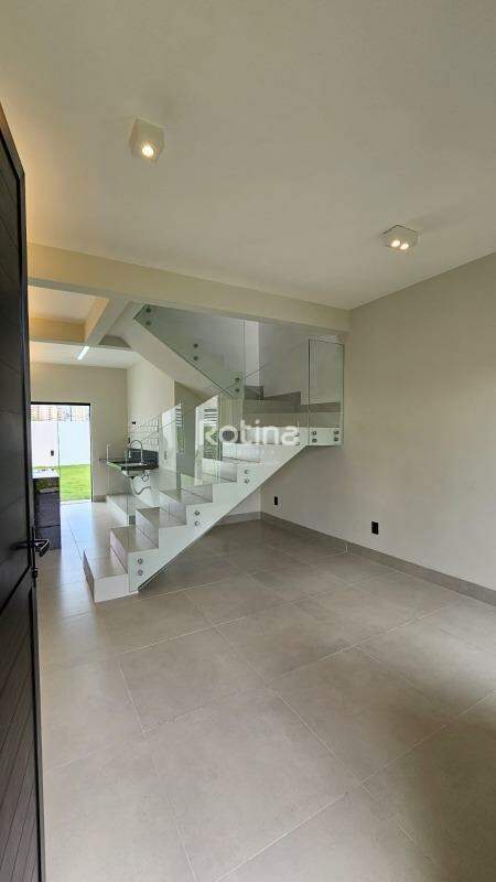 Casa para alugar, 2 quartos em Uberlândia no bairro Shopping Park no valor de R$ 3.000,00 - Rotina Imobiliária: 