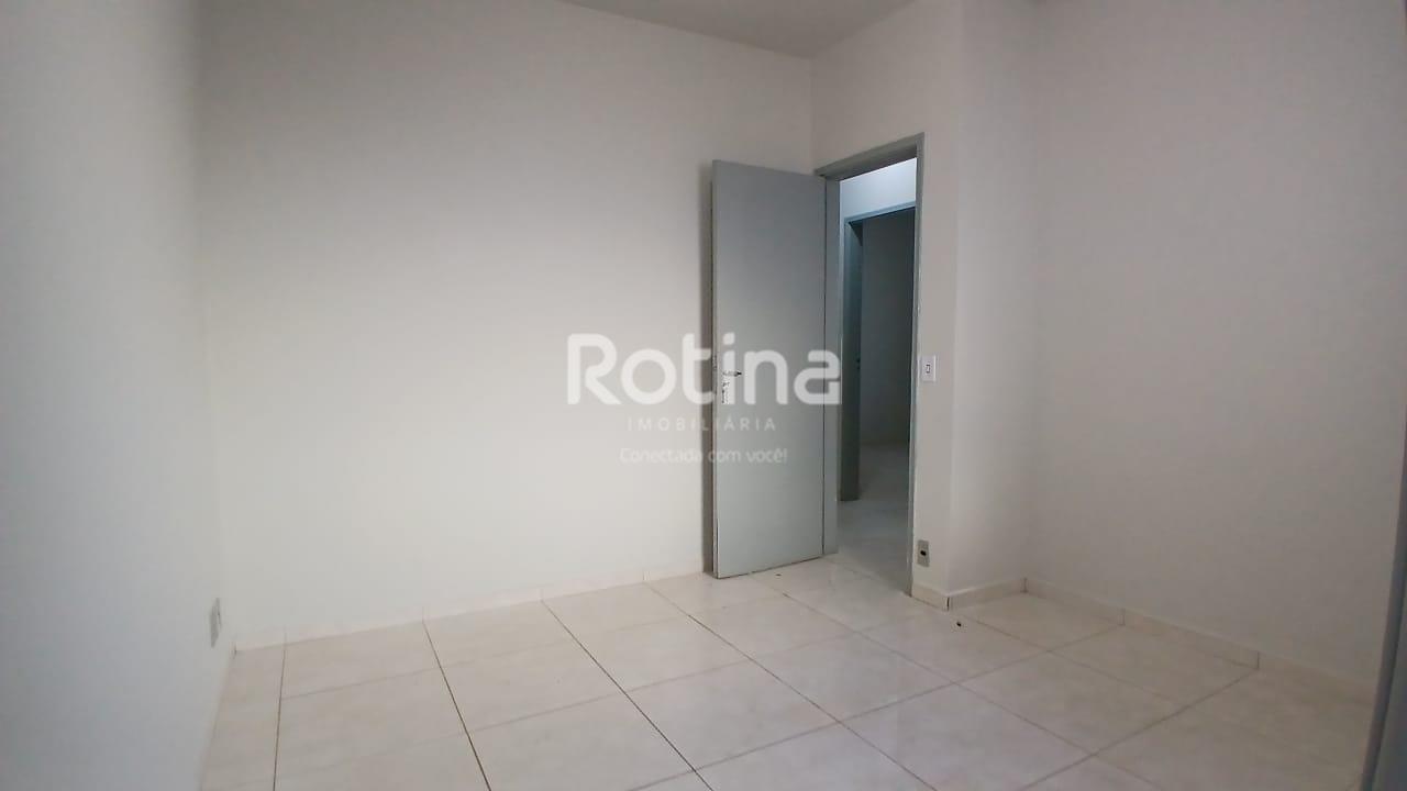 Casa para alugar, 3 quartos em Uberlândia no bairro Santa Mônica no valor de R$ 2.500,00 - Rotina Imobiliária: 