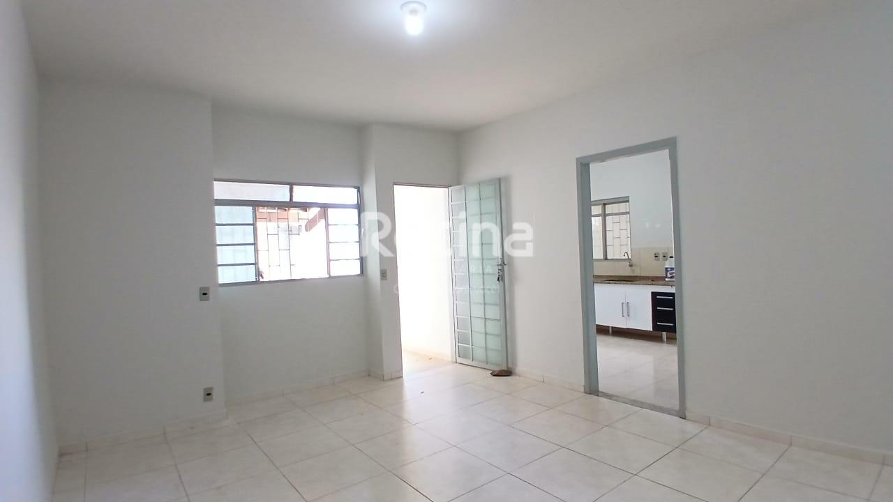 Casa para alugar, 3 quartos em Uberlândia no bairro Santa Mônica no valor de R$ 2.500,00 - Rotina Imobiliária: 
