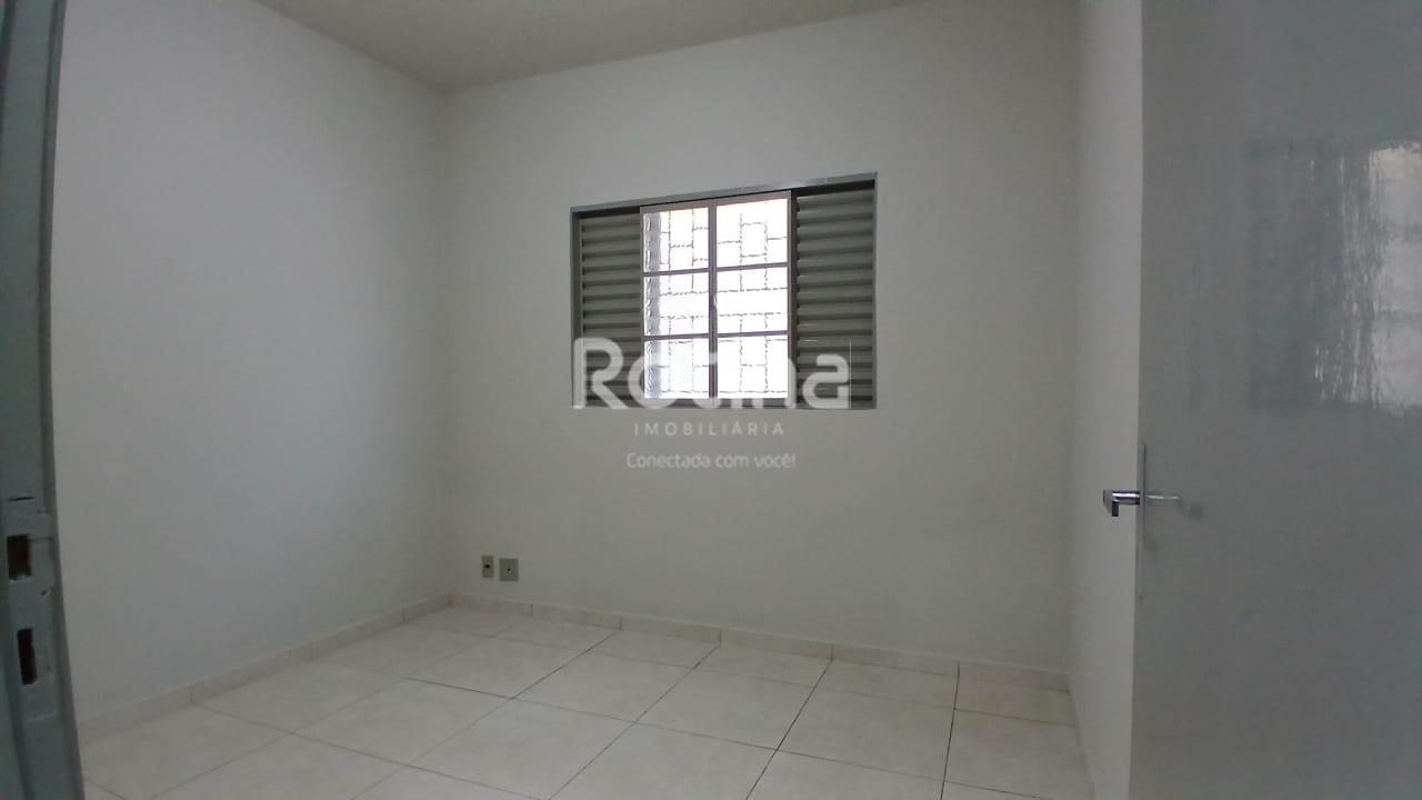 Casa para alugar, 3 quartos em Uberlândia no bairro Santa Mônica no valor de R$ 2.500,00 - Rotina Imobiliária: 