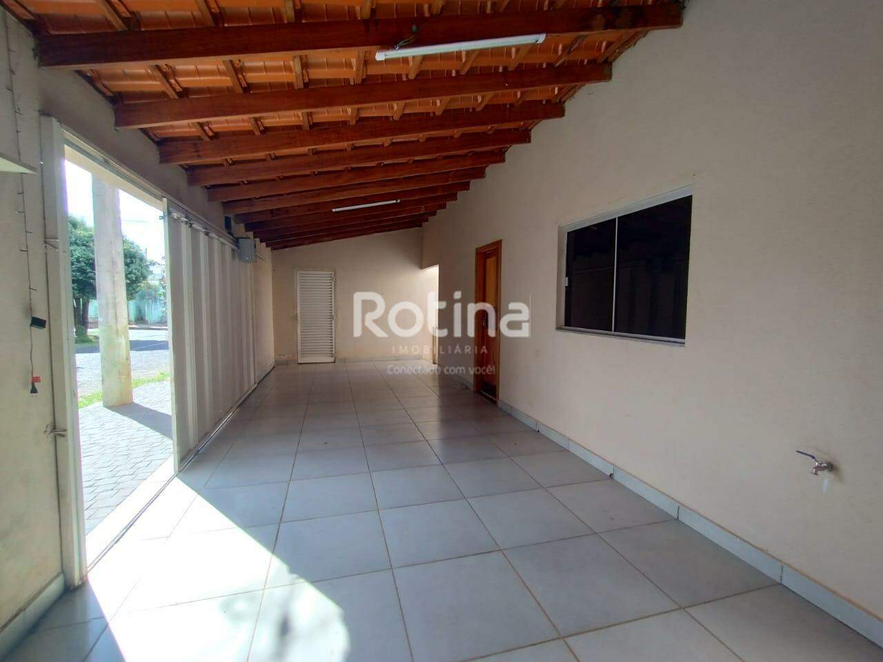 Casa para alugar, 3 quartos em Uberlândia no bairro Tubalina no valor de R$ 2.000,00 - Rotina Imobiliária: 
