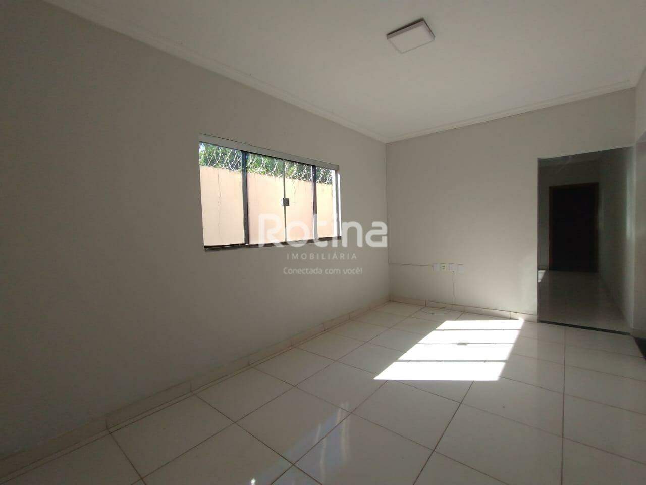 Casa para alugar, 3 quartos em Uberlândia no bairro Tubalina no valor de R$ 2.000,00 - Rotina Imobiliária: 