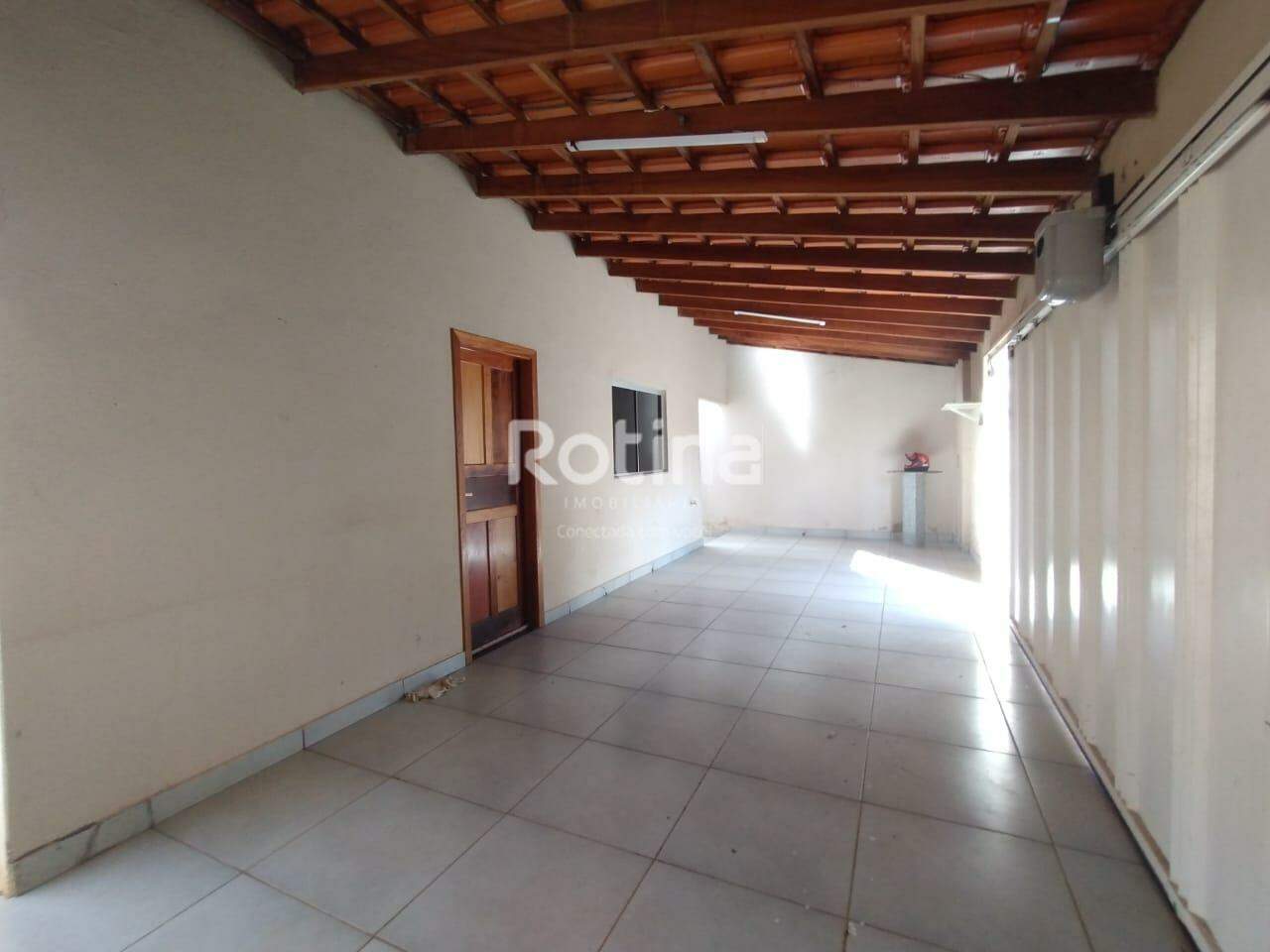 Casa para alugar, 3 quartos em Uberlândia no bairro Tubalina no valor de R$ 2.000,00 - Rotina Imobiliária: 