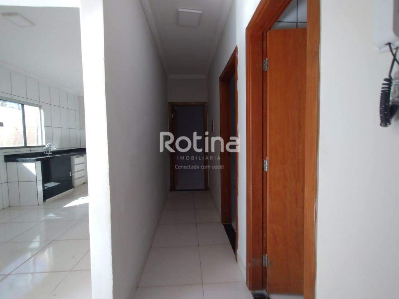 Casa para alugar, 3 quartos em Uberlândia no bairro Tubalina no valor de R$ 2.000,00 - Rotina Imobiliária: 