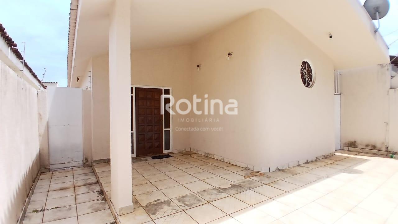 Casa para alugar, 3 quartos em Uberlândia no bairro Saraiva no valor de R$ 2.500,00 - Rotina Imobiliária: 