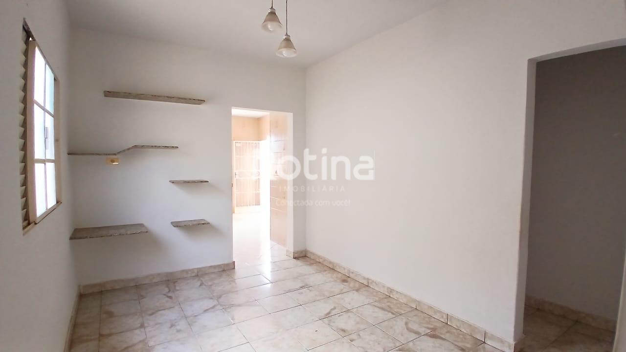 Casa para alugar, 3 quartos em Uberlândia no bairro Saraiva no valor de R$ 2.500,00 - Rotina Imobiliária: 
