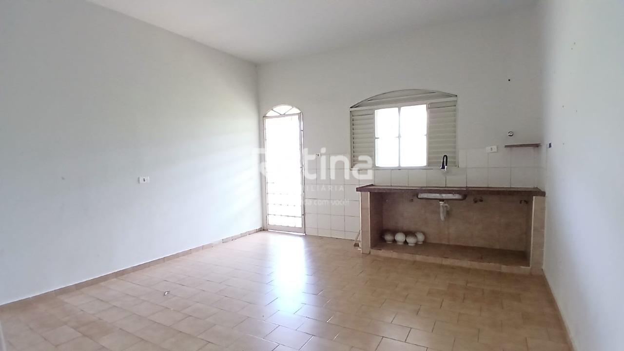 Casa para alugar, 3 quartos em Uberlândia no bairro Tibery no valor de R$ 2.200,00 - Rotina Imobiliária: 