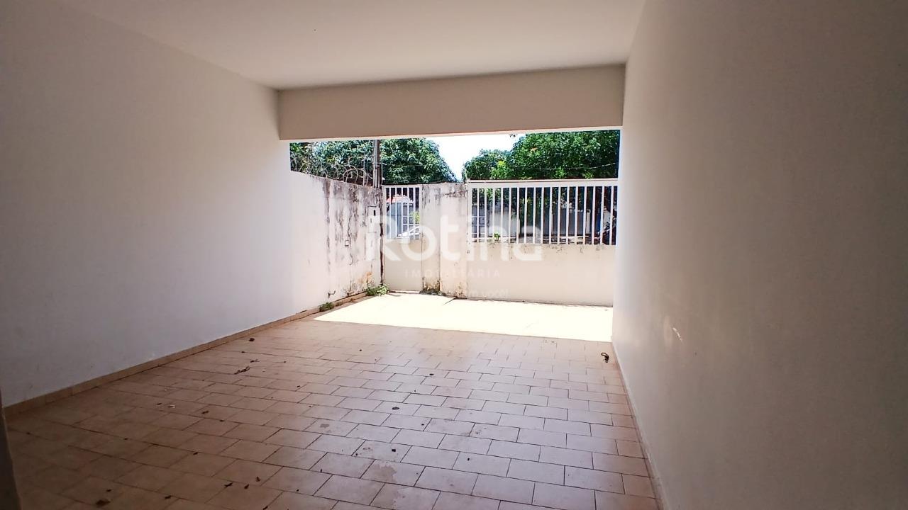 Casa para alugar, 3 quartos em Uberlândia no bairro Tibery no valor de R$ 2.200,00 - Rotina Imobiliária: 