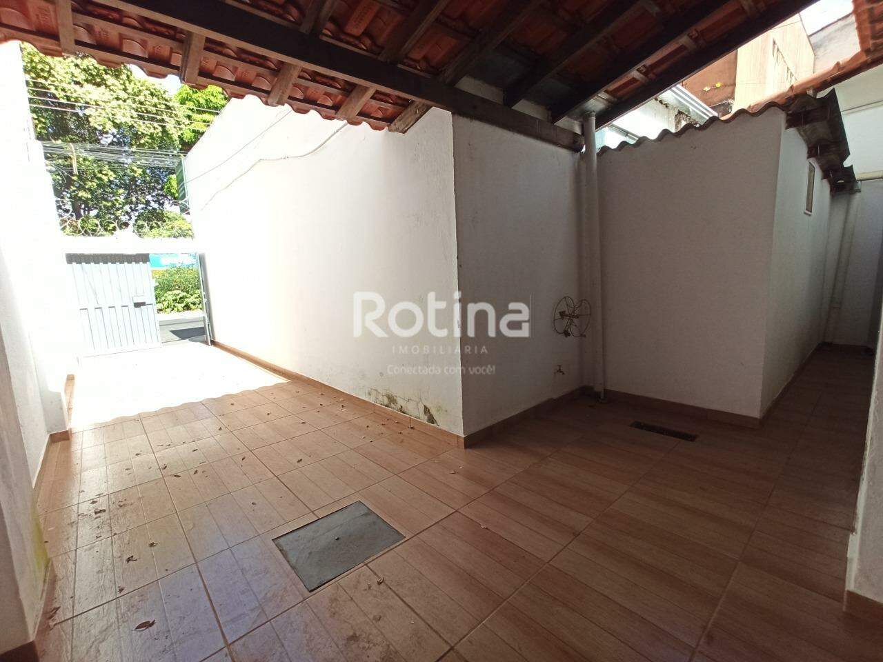 Casa para alugar, 3 quartos em Uberlândia no bairro Jardim Patrícia no valor de R$ 2.500,00 - Rotina Imobiliária: 