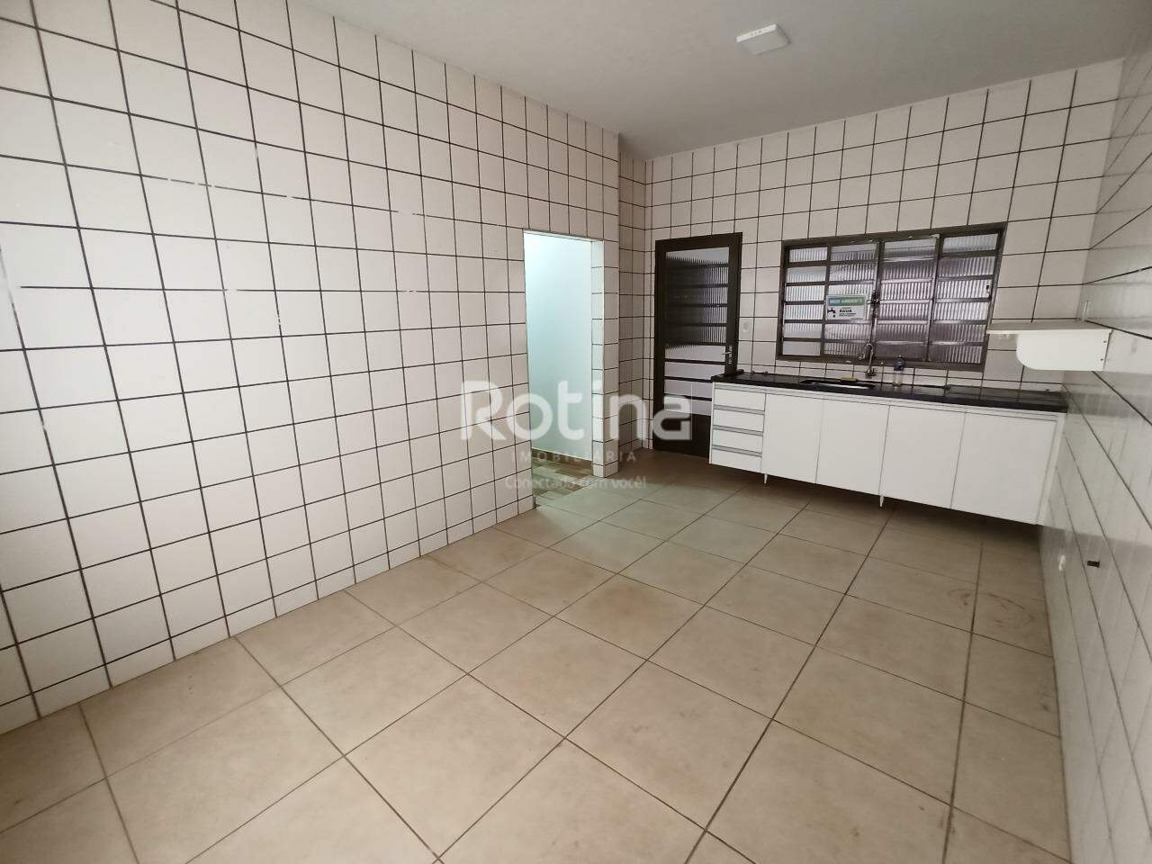 Casa para alugar, 3 quartos em Uberlândia no bairro Jardim Patrícia no valor de R$ 2.500,00 - Rotina Imobiliária: 